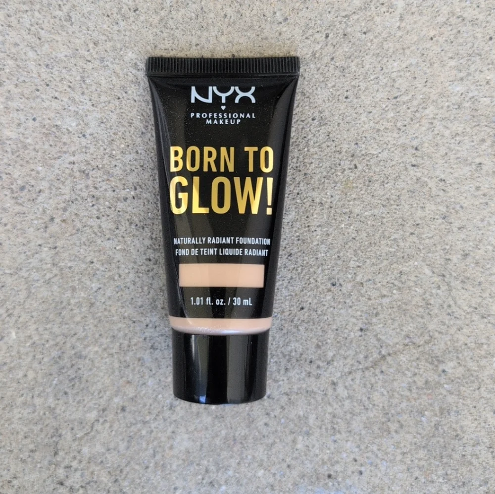 NYX Born to Glow Foundation